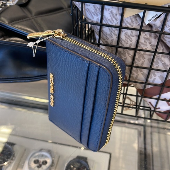 Michael Kors Jet Set Travel Medium Zip Around Card Case 
Color: Navy 
NWT - Picture 3 of 16